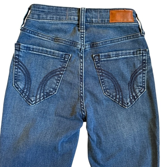 Hollister| Women’s High-Rise Ripped Blue Wash Flare Jeans- Size w23 short - Picture 5 of 11